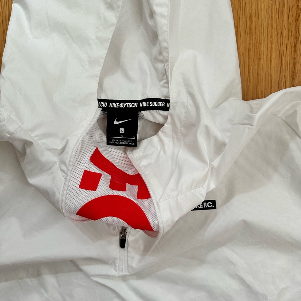 Nike FC Men’s White and Red Hooded Short-Sleeve Pullover - Picture 3 of 4
